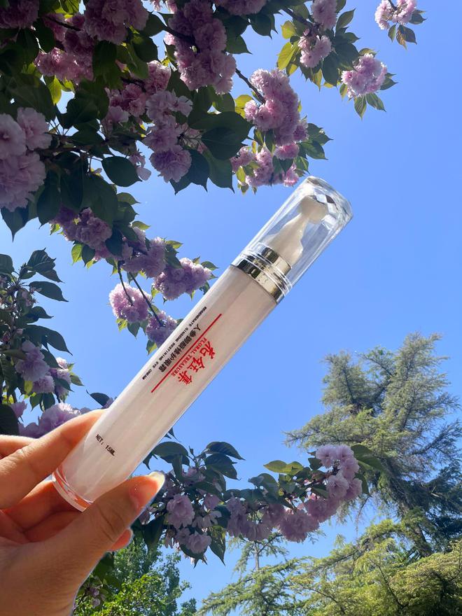 霜复盘：眼周肌肤可以变得更加光滑！OG视讯滋润补水抗皱清爽不粘腻的眼