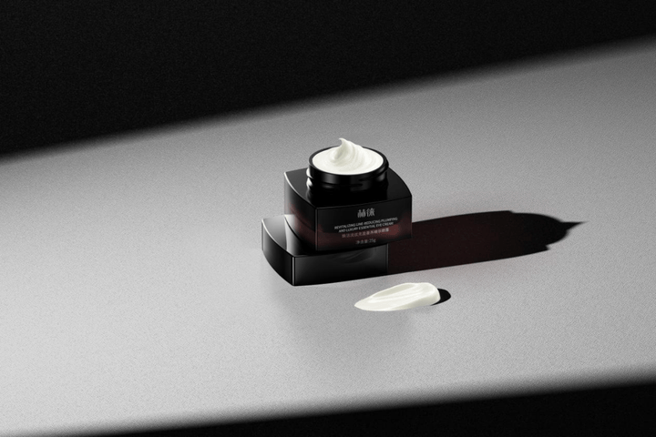 眼霜到底该买哪个？两大人气款PK你选谁OG视讯雅诗兰黛小棕瓶眼霜和兰蔻发光(图1)