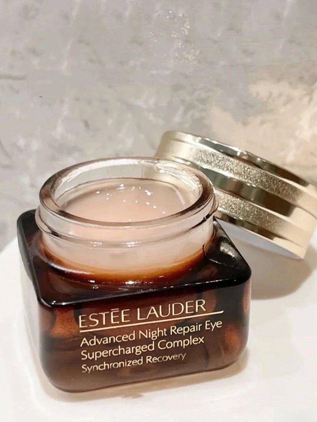 眼霜到底该买哪个？两大人气款PK你选谁OG视讯雅诗兰黛小棕瓶眼霜和兰蔻发光(图5)